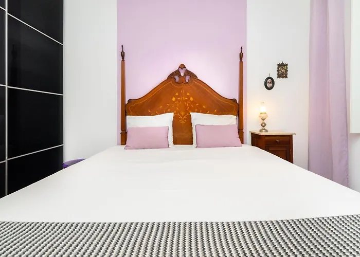 Whome | Trigueiros Downtown Apartment